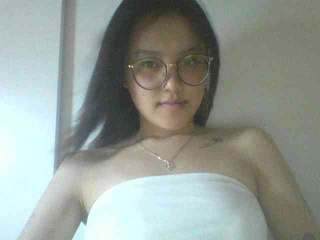 Alina-2k webcam