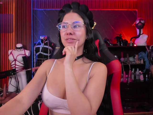 XiaQueen chat room