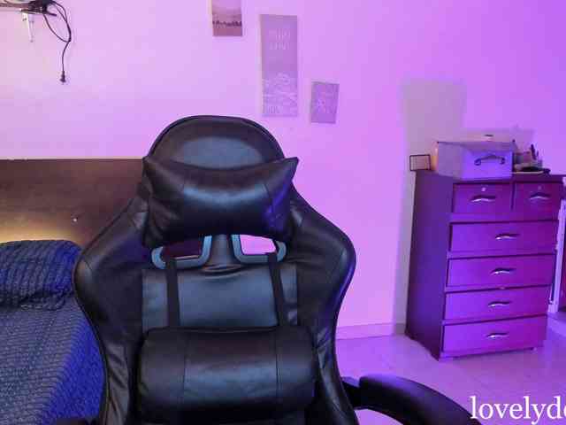 lovelydollyx webcam