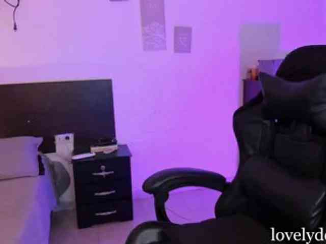 lovelydollyx webcam