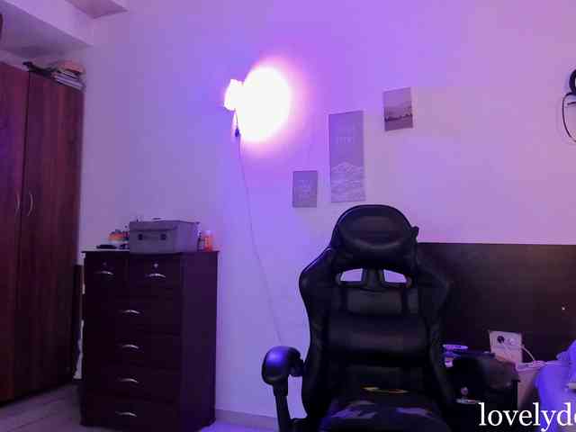 lovelydollyx webcam