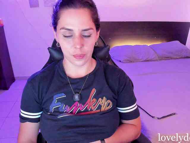 lovelydollyx webcam