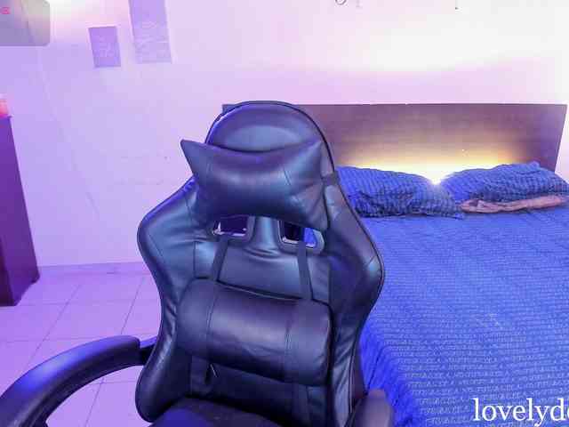 lovelydollyx webcam