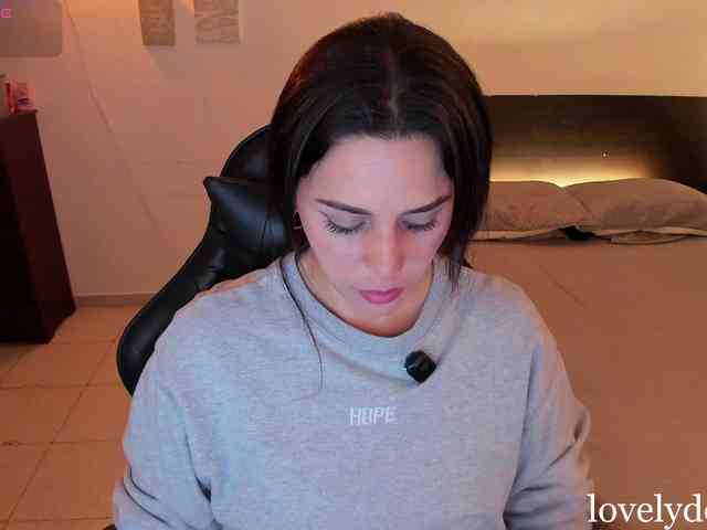 lovelydollyx webcam