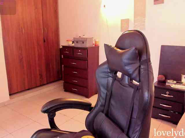 lovelydollyx webcam