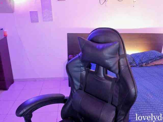 lovelydollyx webcam