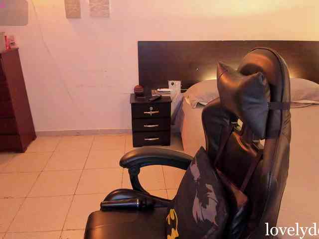 lovelydollyx webcam