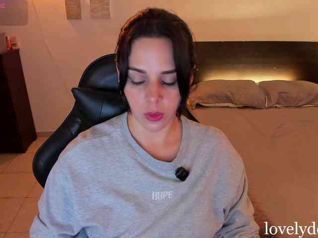 lovelydollyx webcam