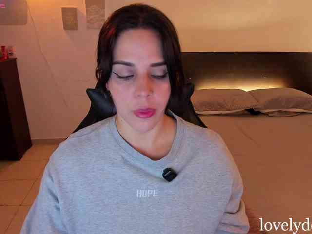 lovelydollyx webcam