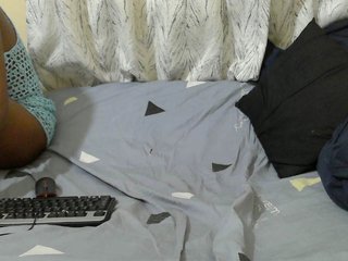 Petitepretti's Live Webcam