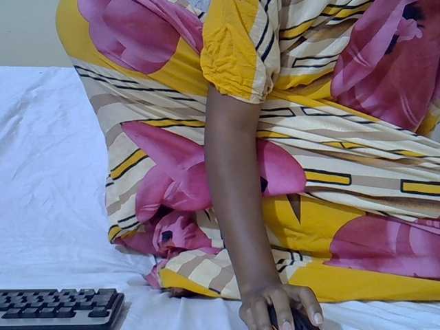 Petitepretti live cam on BongaCams