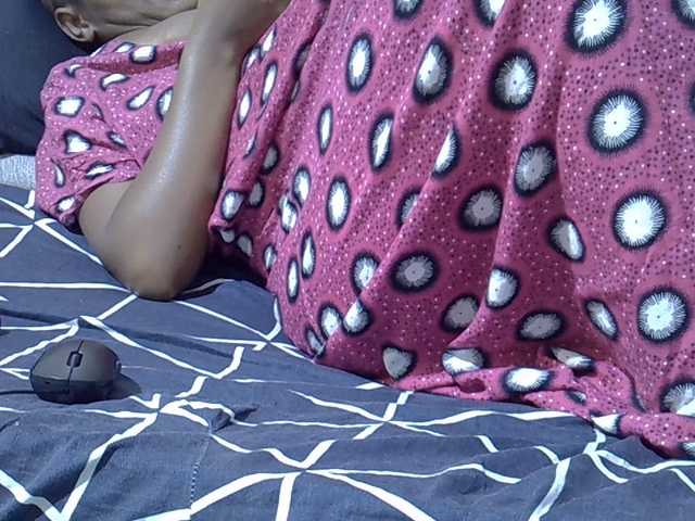 Petitepretti live cam on BongaCams