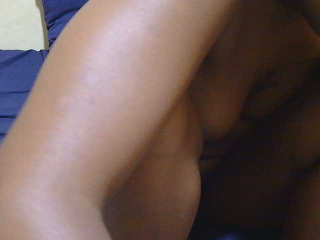Petitepretti live cam on BongaCams