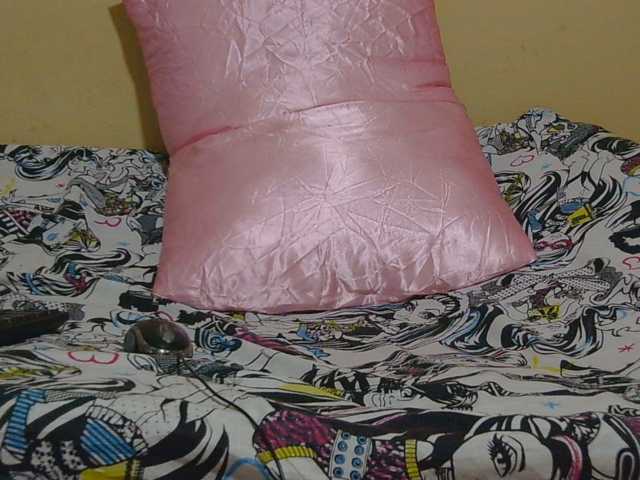 Petitepretti live cam on BongaCams