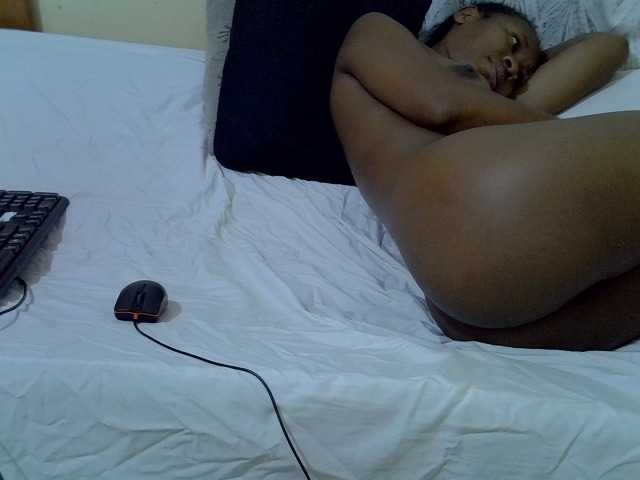 Petitepretti live cam on BongaCams