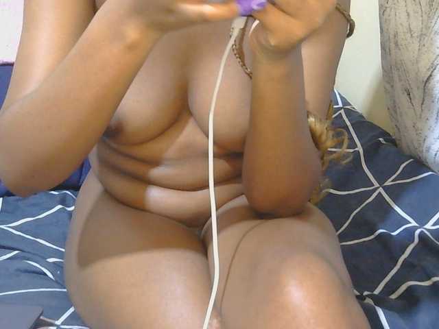 Petitepretti live cam on BongaCams