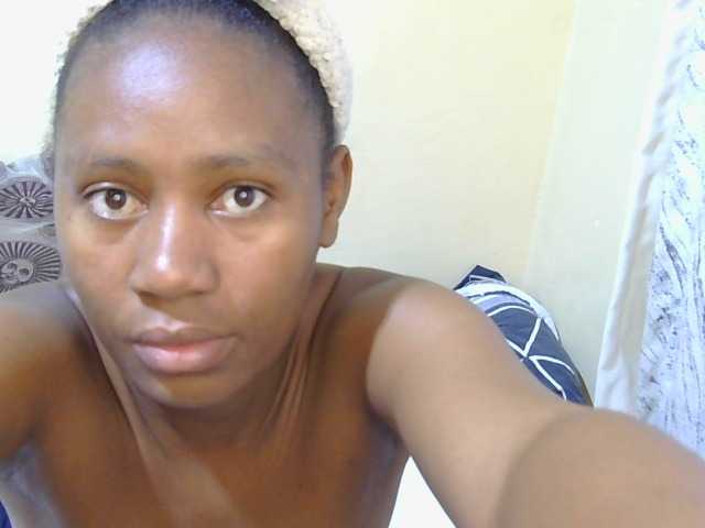 Petitepretti live cam on BongaCams