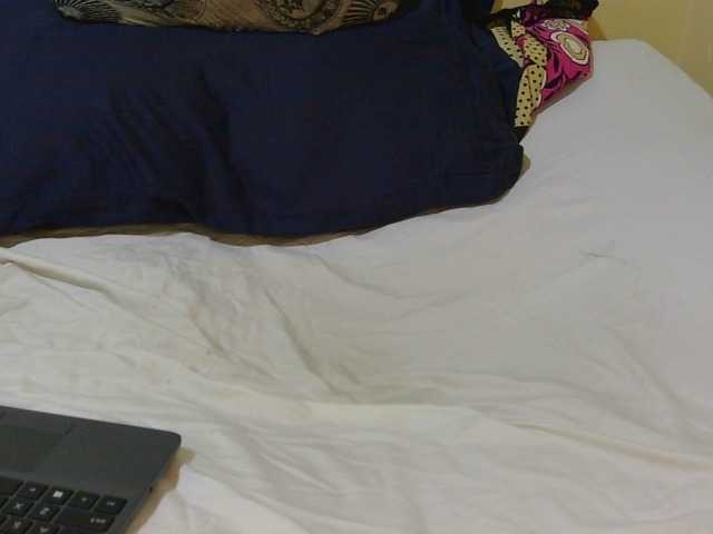 Petitepretti live cam on BongaCams