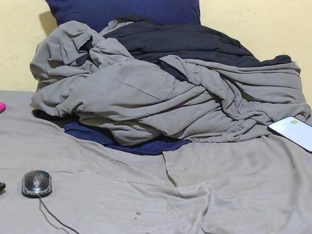 Petitepretti live cam preview