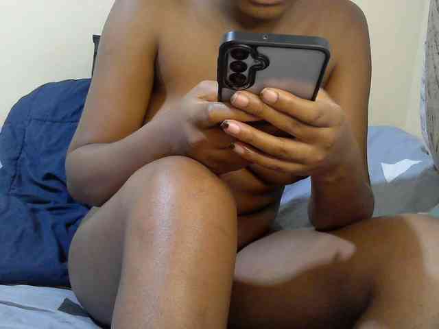 Petitepretti webcam
