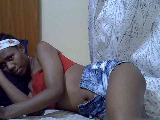 Petitepretti webcam