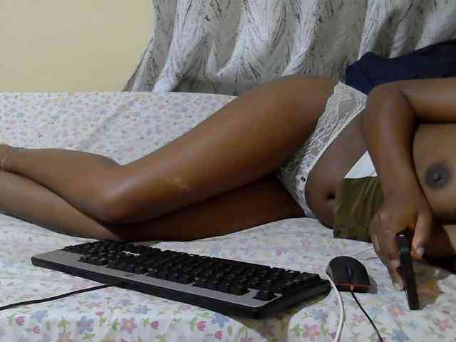 Petitepretti webcam
