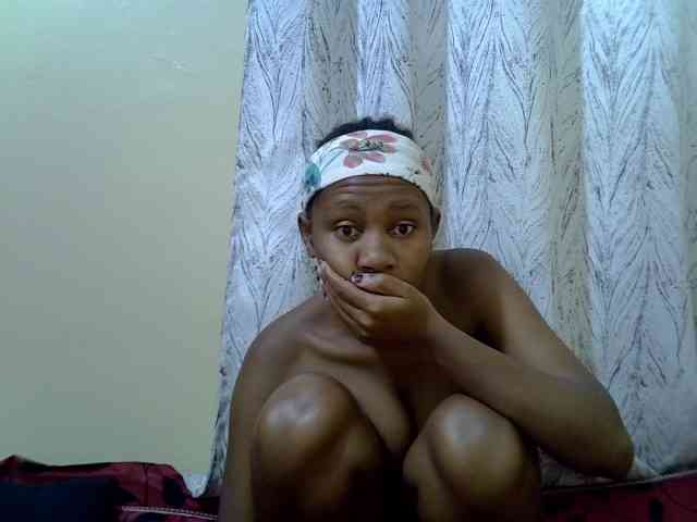 Petitepretti webcam