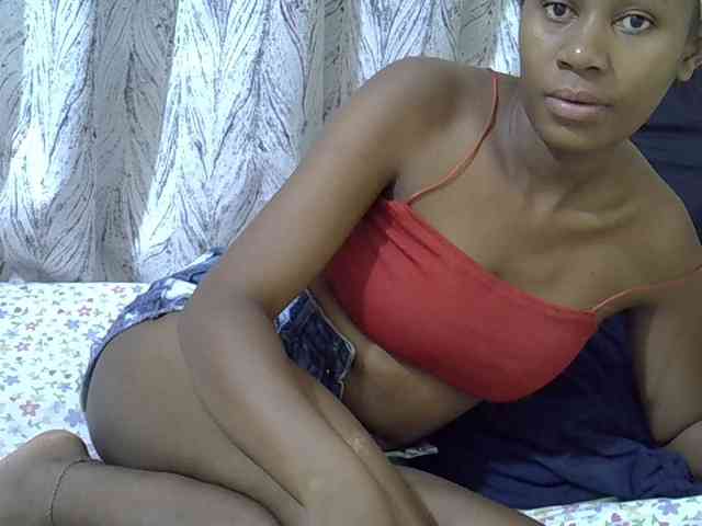 Petitepretti webcam