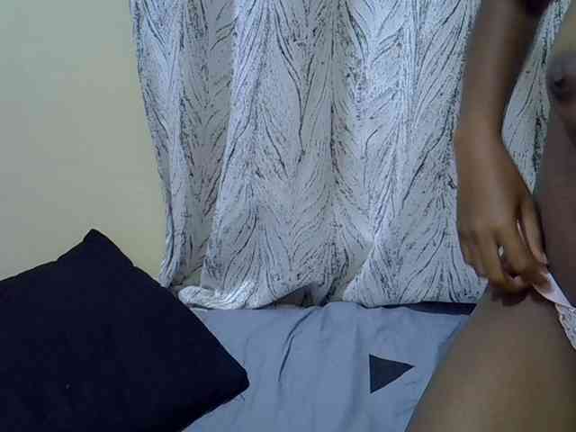 Petitepretti webcam