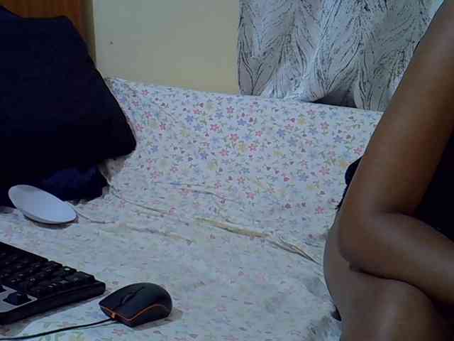 Petitepretti webcam