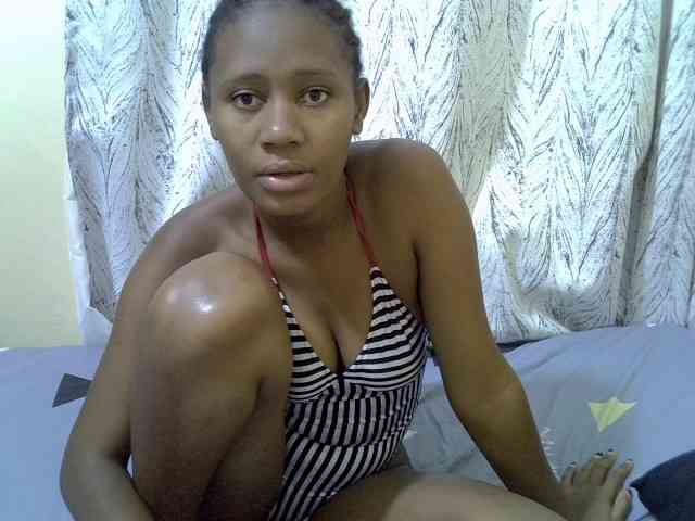 Petitepretti webcam