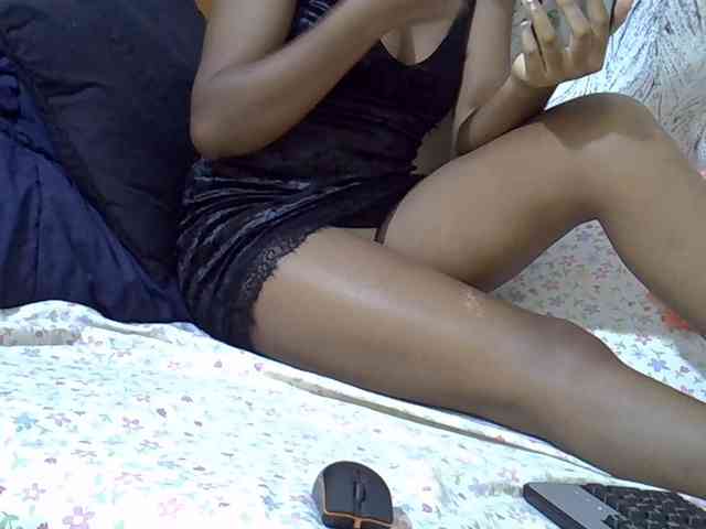 Petitepretti webcam