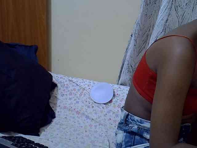 Petitepretti webcam