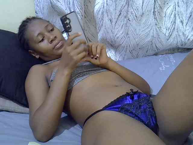 Petitepretti webcam