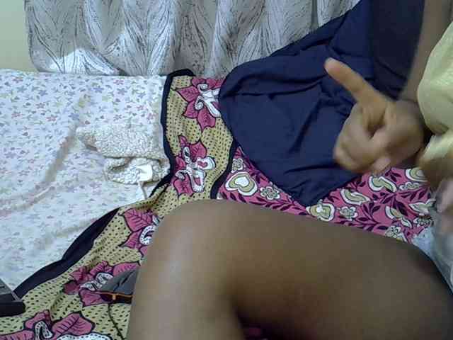 Petitepretti webcam