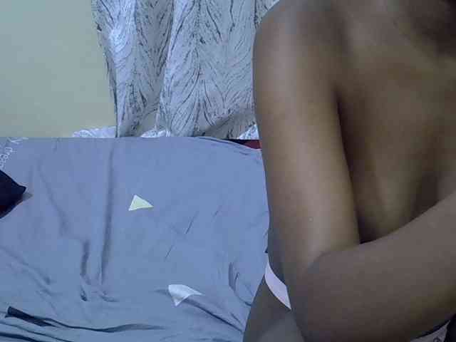 Petitepretti webcam