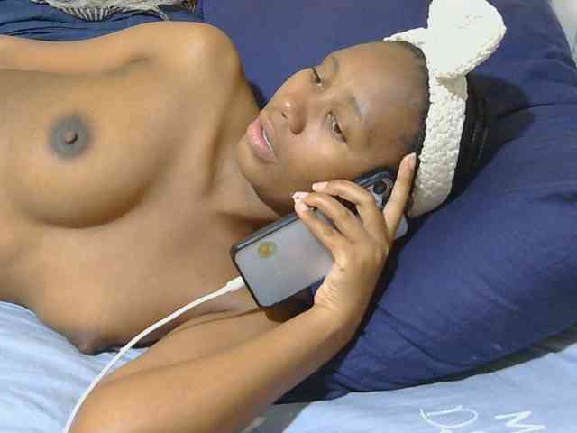 Petitepretti webcam