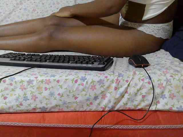 Petitepretti webcam