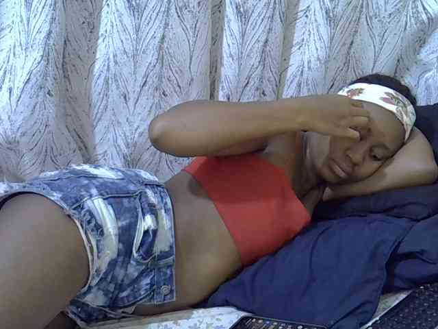 Petitepretti webcam