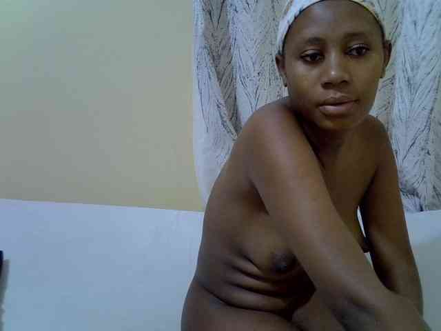 Petitepretti webcam