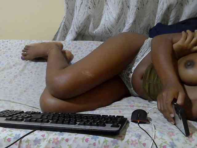 Petitepretti webcam