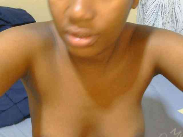 Petitepretti webcam