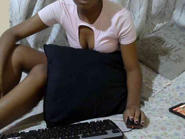 Petitepretti webcam