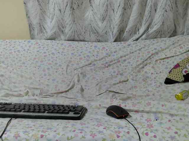 Petitepretti webcam