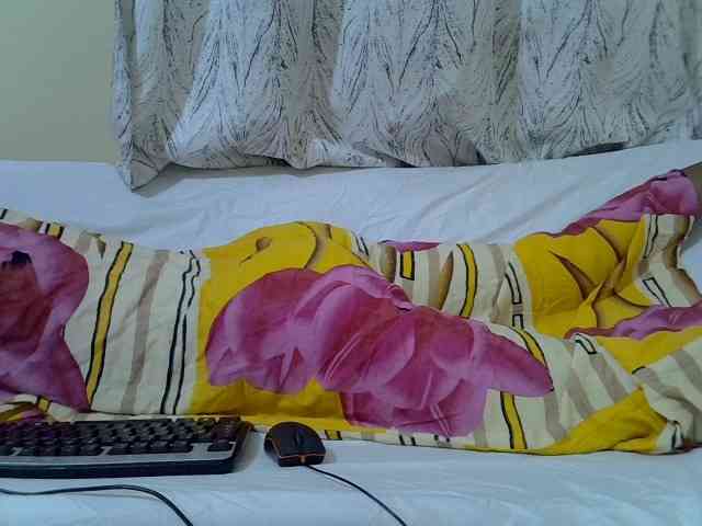 Petitepretti webcam