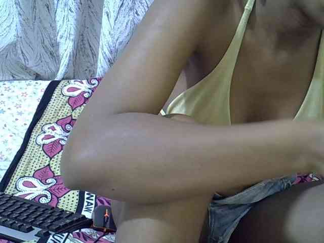 Petitepretti webcam