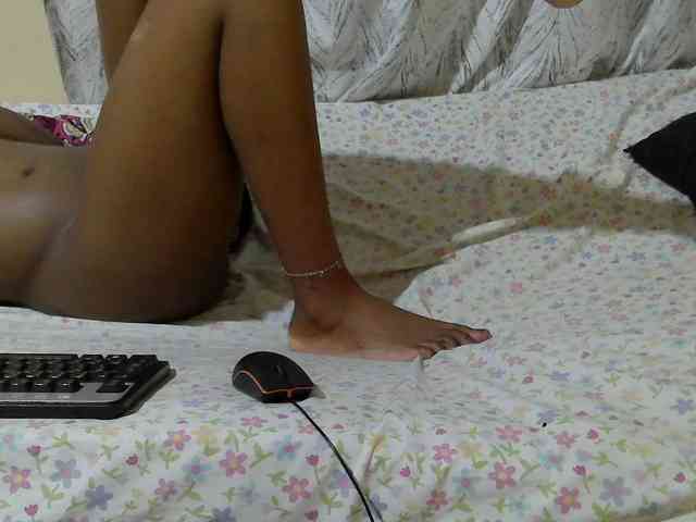 Petitepretti webcam