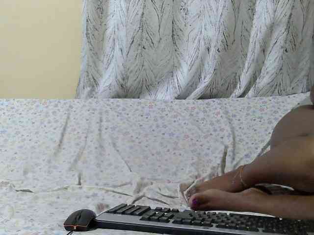 Petitepretti webcam