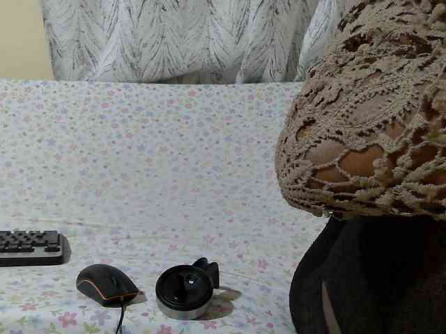 Petitepretti webcam