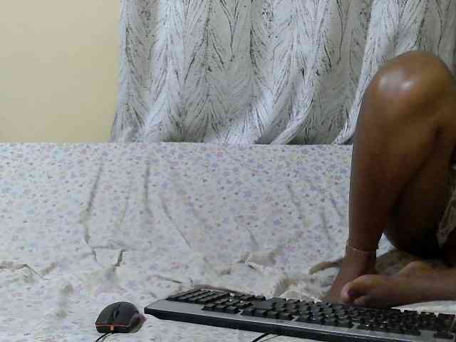 Petitepretti webcam